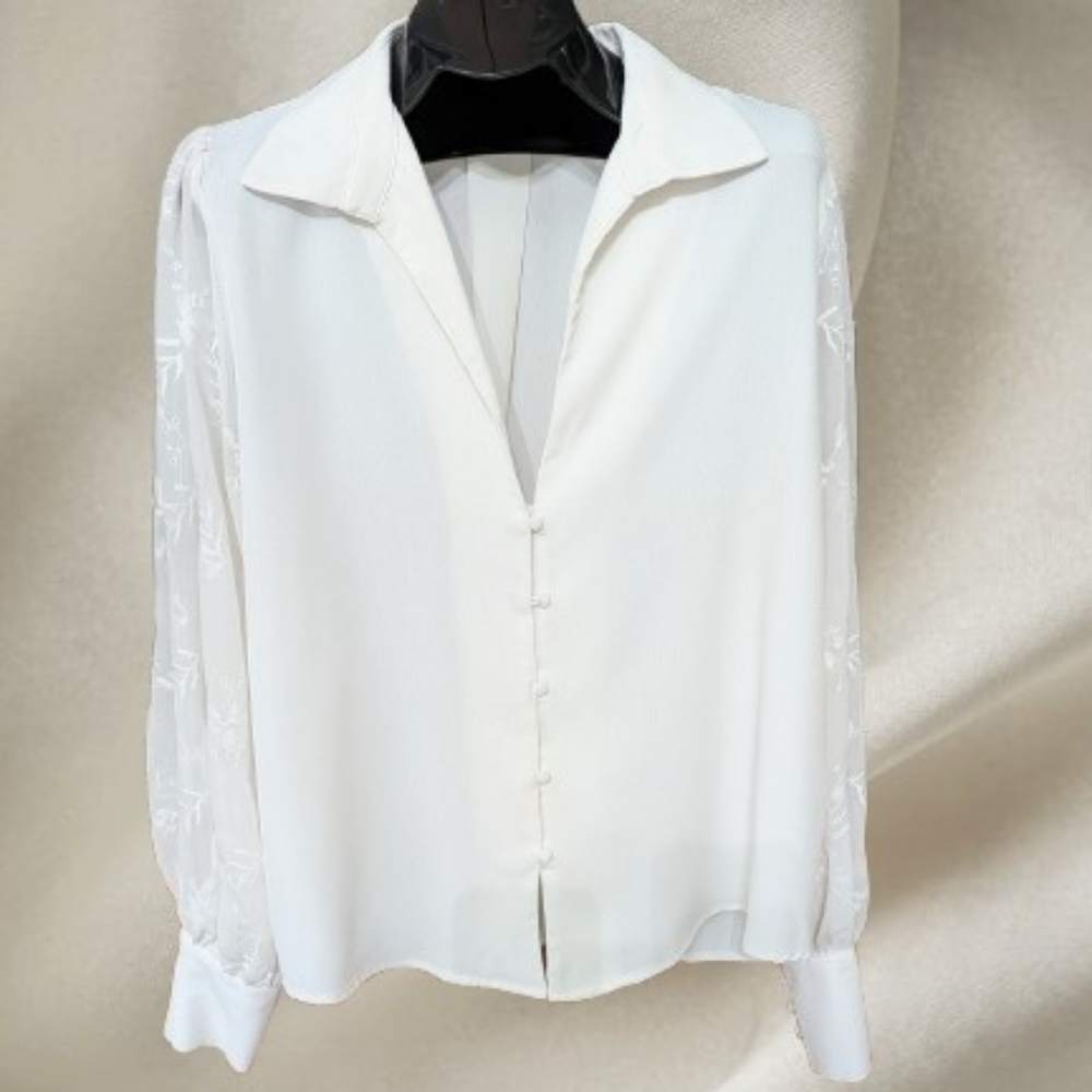 Soft Surroundings Lorenza Blouse White Embroidered Sleeves Covered Button Front